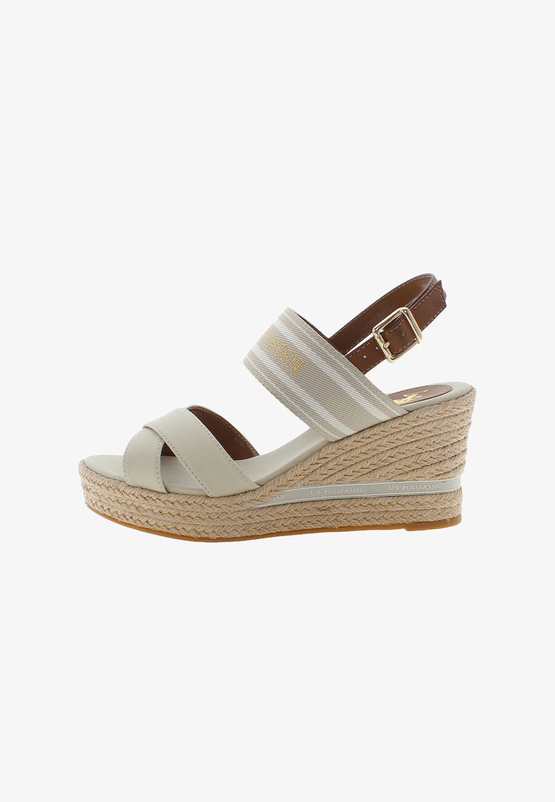 Sandalia cuña en cuero y tela beige claro, con tiras entrelazadas, tacón de yute trenzado y correa de tobillo ajustable marrón.