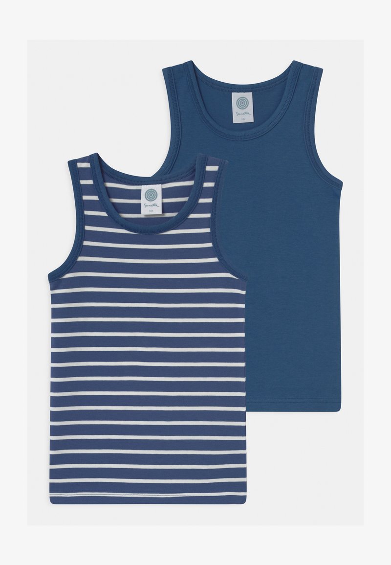Due magliette senza maniche blu per bambini, una di un blu navy uniforme e una blu navy con righe orizzontali bianche, posate in piano su uno sfondo bianco.