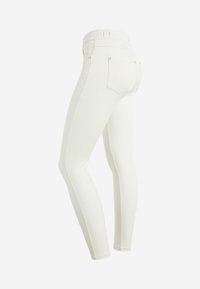 Jeans skinny bianchi realizzati in materiale elasticizzato. Presentano una vita alta, tasche posteriori e cuciture minime per una silhouette fluida.