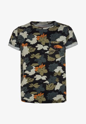 Czarny T-shirt z krótkim rękawem z dużymi wzorami kwiatowymi w kolorach oliwkowym, szarym, białym i pomarańczowym oraz małą przednią kieszenią z pomarańczowym, haftowanym napisem.