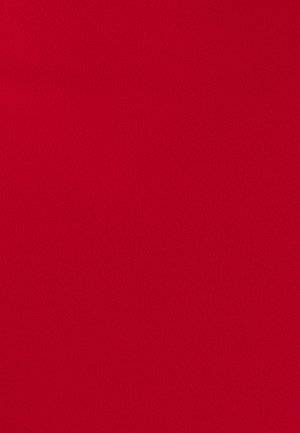 Textielstof in fel rood, gladde textuur, geen patronen of accenten zichtbaar, uniforme kleur over het gehele oppervlak.