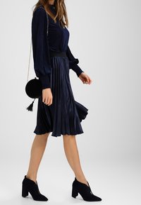 NAF NAF Borsa a tracolla - black