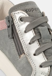 Superfit COSMO - Baskets basses - hellgrau/rosa