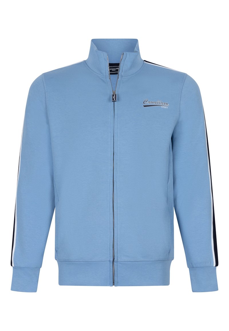 Ljusblå zip-jacka i mjuk tyg, med hög krage, kontrasterande svarta och vita sidostråk, samt broderad logotyp.