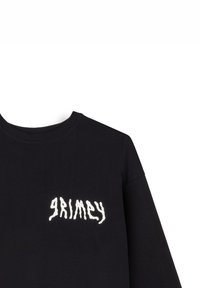 Schwarz langärmliges T-Shirt aus Baumwolle mit einem weißen, verzerrten Textlogo "GRIMEY" auf der Vorderseite. Rundhalsausschnitt.