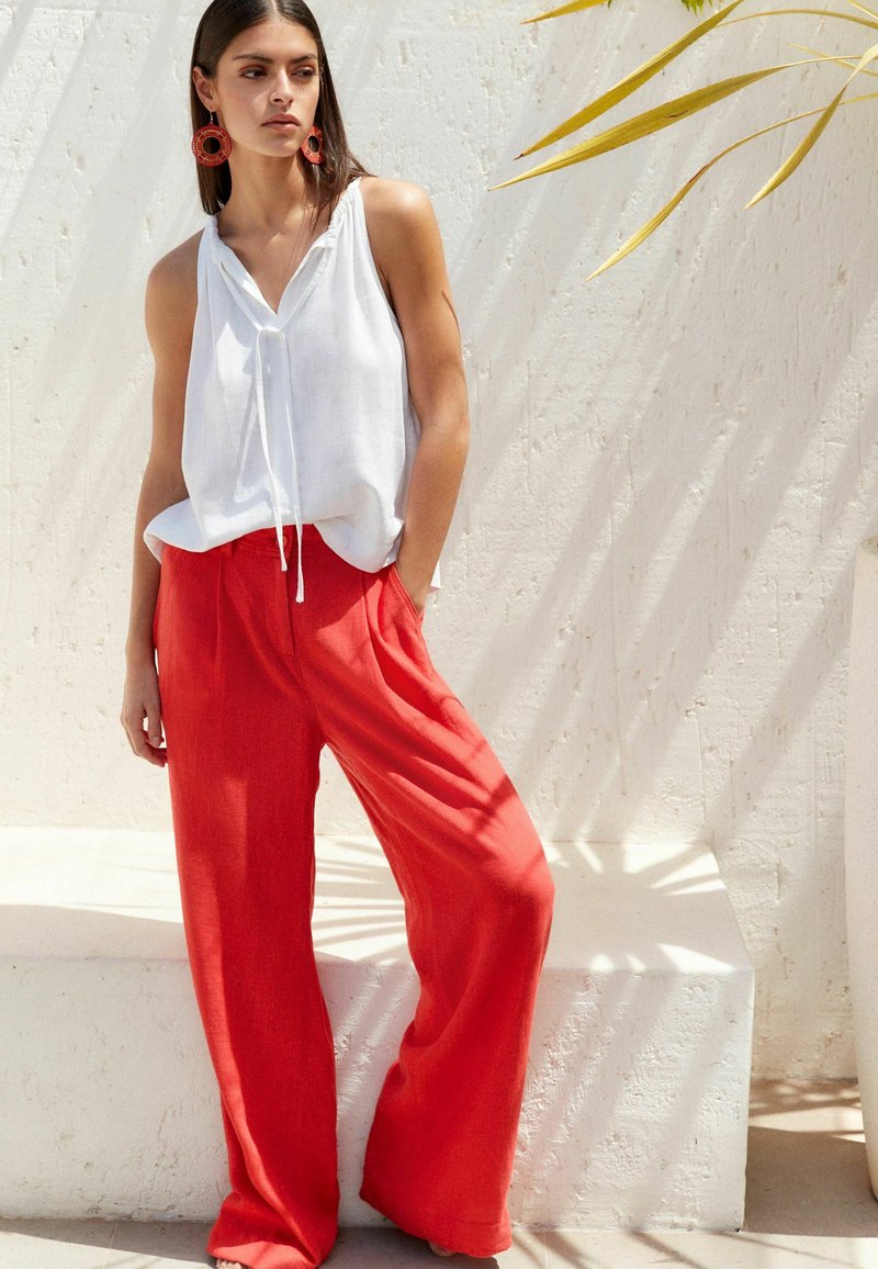 Next - BLEND WIDE LEG - Pantalones - red, Ampliar