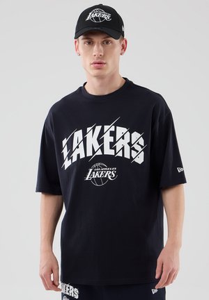 New Era, - T-shirt z nadrukiem