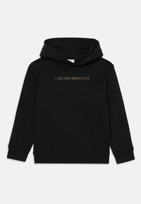 Felpa nera con cappuccio realizzata in cotone. Presenta la scritta "LAKE SIDE HIKING CLUB" in caratteri dorati sulla parte anteriore. Maniche lunghe e polsini a coste.
