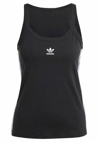 Canotta nera in morbido tessuto con scollatura a girocollo, caratterizzata da un piccolo logo Adidas bianco sul petto e strisce bianche sui lati.