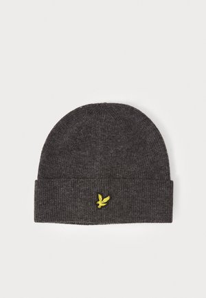 Sötét szürke kötött sapka bordázott textúrával. Az elején egy kis sárga hímzett saslogó található.