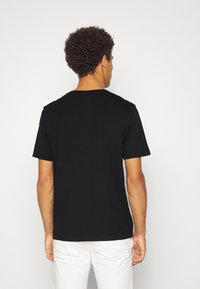 HUGO DULIVE - T-shirts print - black