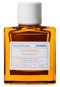 Genomskinlig glasflaska med Eau de Toilette med orange vätska. Vit skruvkork och etikett som visar "Cashmere Kumquat" i blå och svart text.