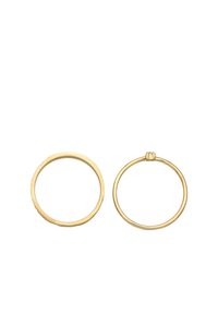 Goldene Metallohrringe, einer glatt und dünn, der andere etwas dicker mit einem kleinen klaren Edelsteinakzent. Kreisförmiges Design, glänzende Oberfläche.