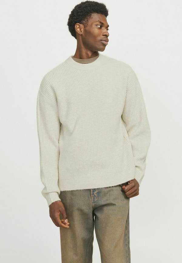 MIT RUNDHALS EINFARBIG - Strickpullover - moonbeam