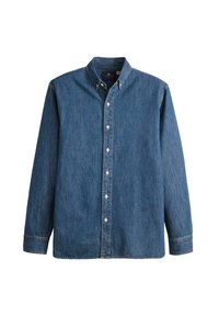 Camicia in denim blu medio, con maniche lunghe, colletto punta, bottoni bianchi e una vestibilità affusolata con ricamo del logo discreto.