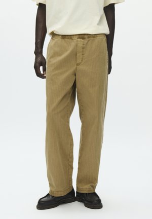 - Jeansy Relaxed Fit