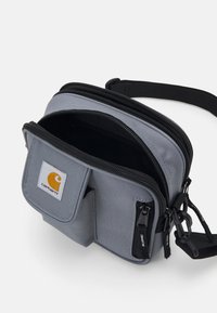 Carhartt WIP ESSENTIALS BAG SMALL UNISEX - Keresztpántos táska - dove grey