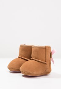 UGG JESSE BOW II - Kruipschoentjes - chestnut