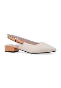 Sko med spidse tæer og slingback i beige syntetisk materiale. Har en lav blokhæle med en orange detalje og en dekorativ spænde bagpå.