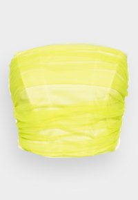 Top sem alças franzido, feito de um tecido transparente e amarelo brilhante; apresenta um design texturizado e em camadas com leve brilho e forma ajustada.