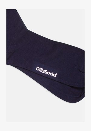 Calcetines azul marino hechos de un tejido suave, con una textura acanalada y un logo blanco de "DillySocks" en el lateral. Diseño simple y práctico.