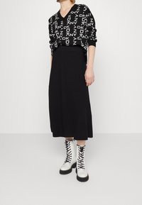 DKNY Stickad tröja - black