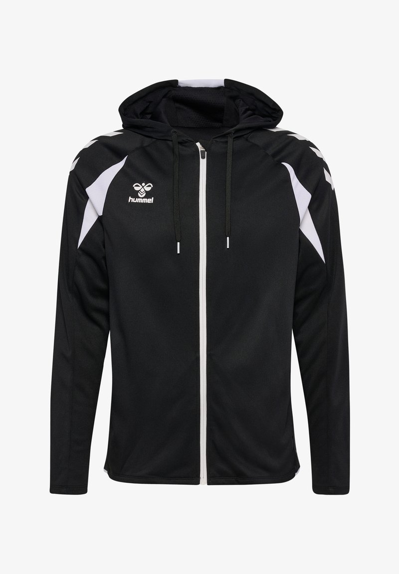 Veste de sport noire zippée intégralement avec des accents blancs sur les épaules, capuche avec cordons de serrage, et un logo Hummel blanc sur la poitrine.