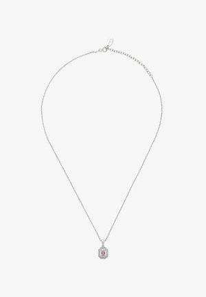 Collier chaîne en argent avec un pendentif rectangulaire orné d'une pierre précieuse rose entourée de petites pierres claires, doté d'un fermoir homard et de maillons réglables.