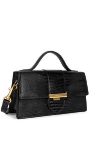 Sac à main en cuir noir avec un motif texturé de crocodile. Équipé d'une poignée supérieure et d'accents en métal doré. Forme structurée avec une fermeture à rabat.