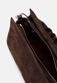 Coccinelle BOHEME - Borsa a mano - fondant brown