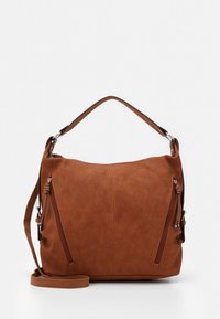 Sac à main en similicuir marron avec une texture douce, comportant deux poches zippées, une bandoulière amovible et une forme arrondie.