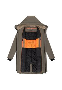 Khaki dolg plašč z kapuco podloženo s krznom, oranžno in črno notranjostjo, žepih z zadrgo ter kontrastnimi oranžnimi detajli v prešitju.