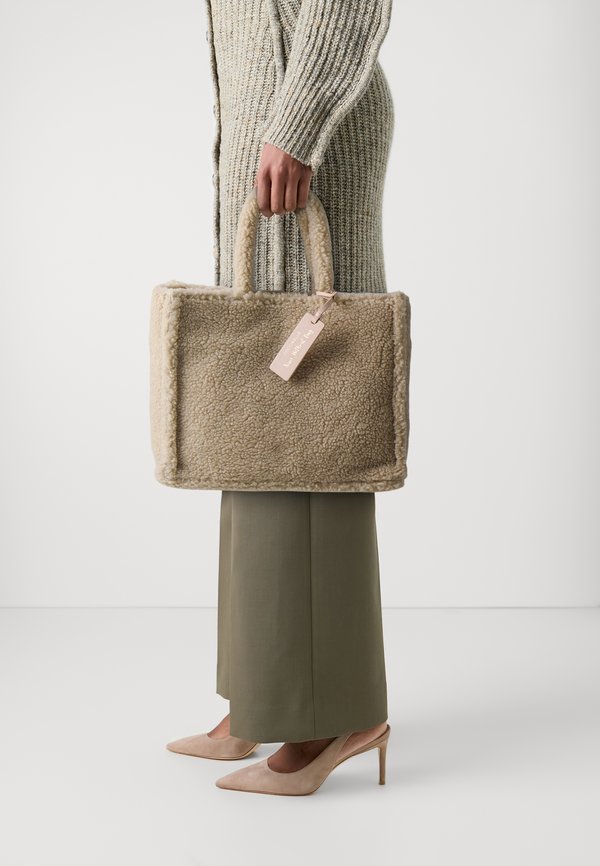 NEVER WITHOUT - Handbag