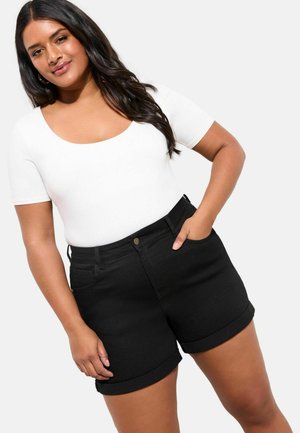 PLUS SIZE FIT - BOYFRIEND - Jeans Shorts - washed black