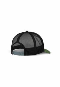 Schwarze Mesh-Baseballmütze mit grünem Schild, ausgestattet mit einem verstellbaren Kunststoffriemen auf der Rückseite und einem runden, strukturierten Design.