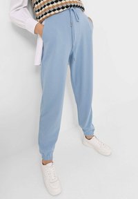 Stradivarius Träningsbyxor - light blue