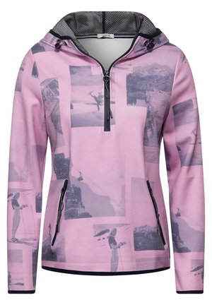 Pinkfarbener Pullover mit langen Ärmeln, schwarzen Reißverschlusstaschen, Kapuze und schwarz-weißen Fotodrucken mit Bergmotiven überall.