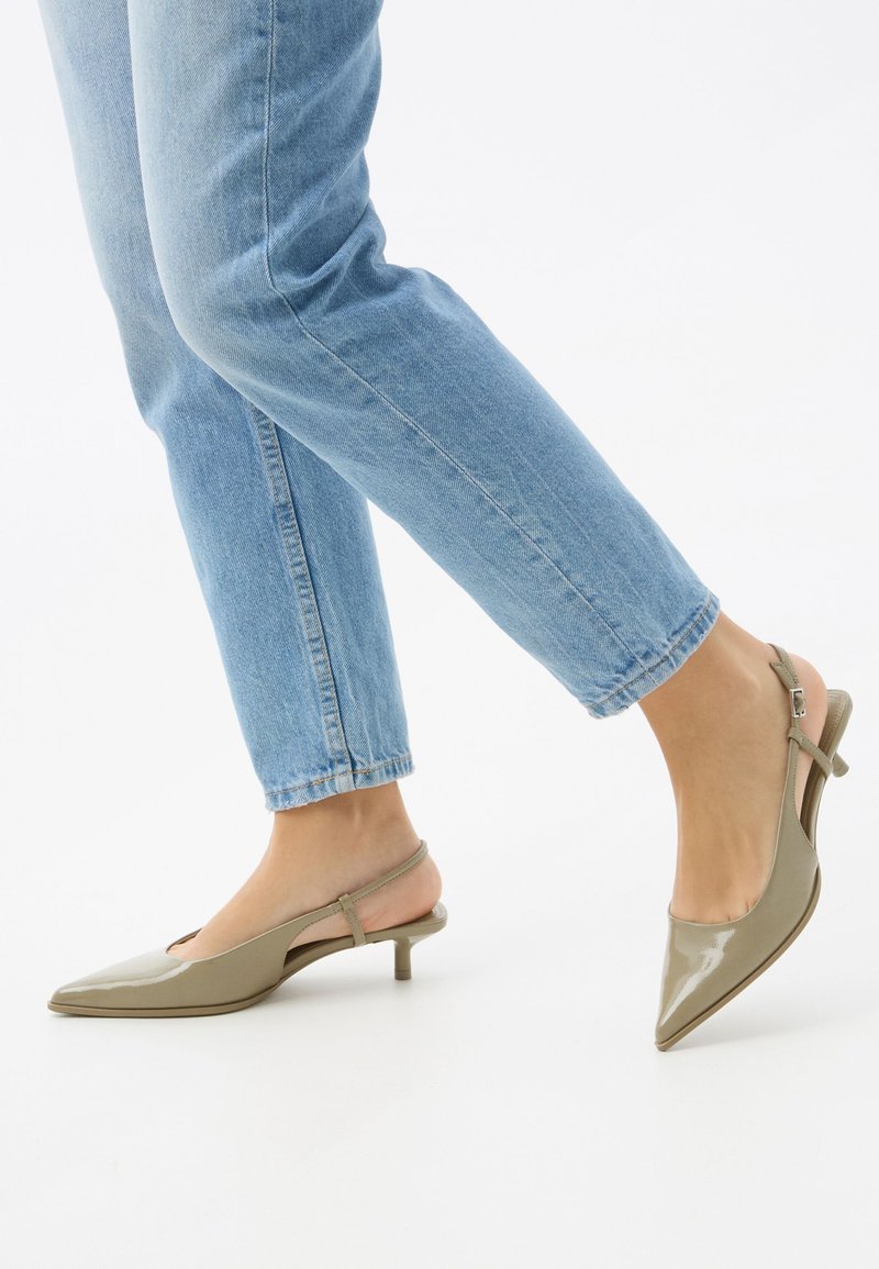 Bershka - KITTEN HEEL  - Pumps - green, Vergrößern