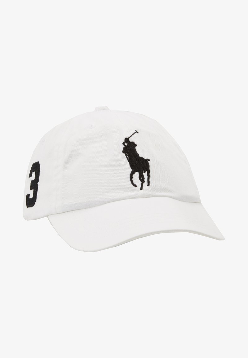 Boné de beisebol branco em algodão com logo de jogador de polo bordado a preto e o número "3" na lateral. Aba curvada e fita ajustável.