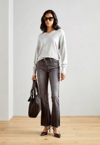 Scotch & Soda CORE V NECK RELAXED  - Strikkegenser - light grey melange