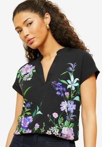 Unausgewählt, black floral