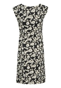 Robe noire avec un motif floral composé de fleurs blanches et bleues. La coupe est droite et les manches sont courtes.