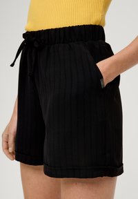 QS REGULAR AUS SEERSUCKER - Trainingsbroek - schwarz