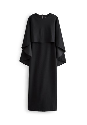 Svart klänning med avslappnad silhuett, med en lager på lager-cape-design, rund halsringning och dragkedja bak. Slät tygtextur.