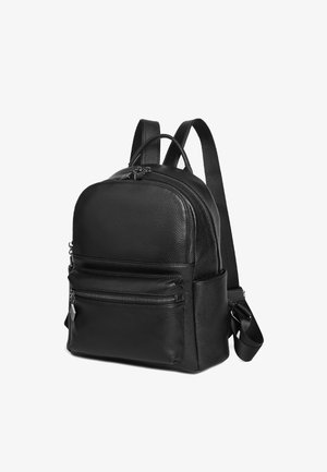 Sort læderrygsæk med tekstureret overflade, rund form, dobbelt lynlås til hovedrummet, forlommer og justerbare stropper.