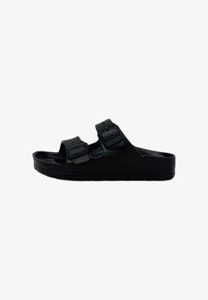 Sandalo slip-on nero con due cinturini regolabili con fibbia e soletta texturizzata, mostrato di profilo su sfondo bianco.