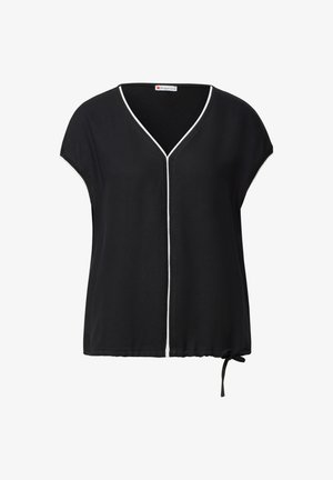 Musta paita, jossa on V-pääntie, lyhyet hihat ja valkoinen piped-reuna. Ominaisuuksiin kuuluu gathered-sidontadetaili helman kohdalla, joka mahdollistaa säädettävän istuvuuden.