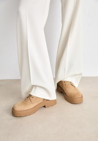 Valitud, medium beige