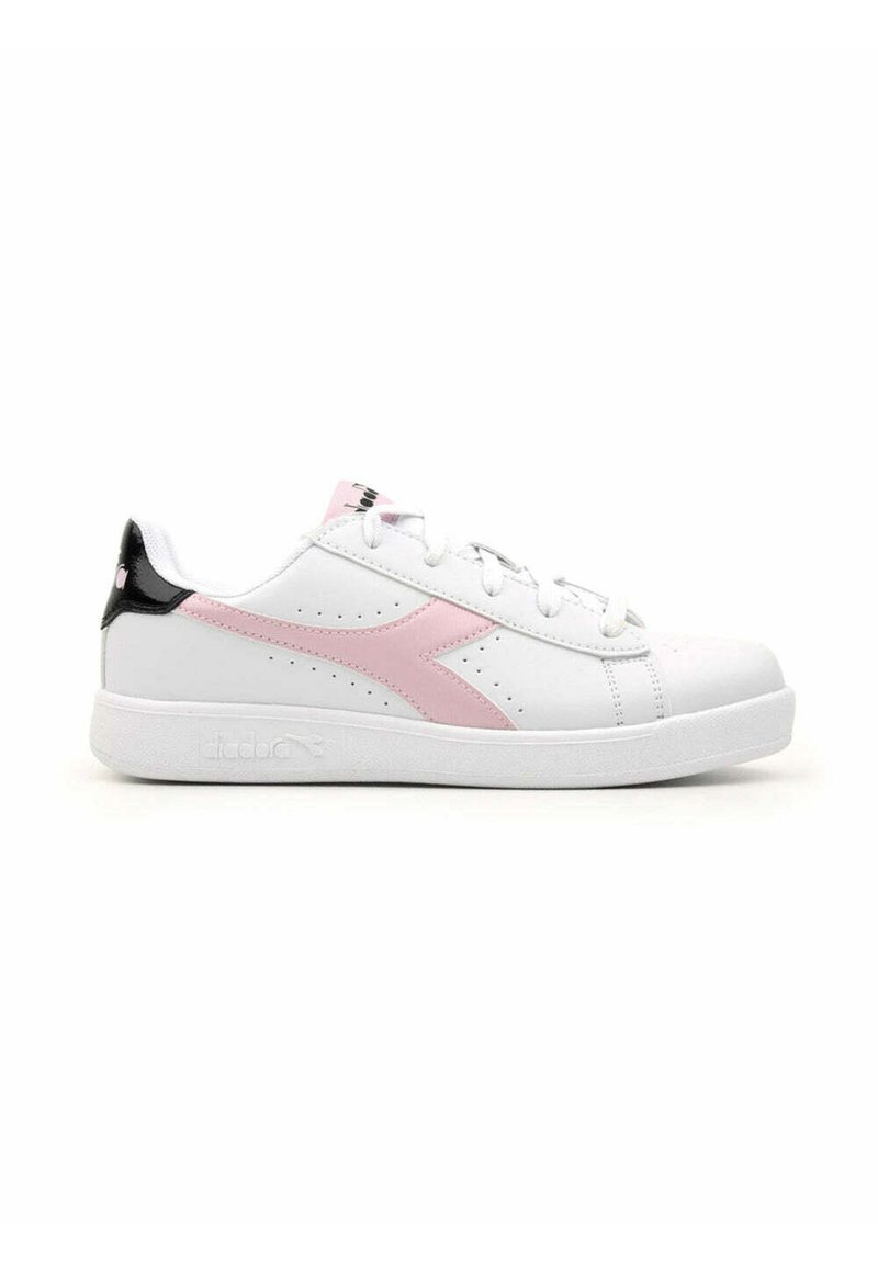Sneaker bianca con accenti rosa e neri, tomaia in pelle testurizzata, lato perforato per ventilazione e suola piatta in gomma.