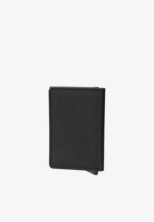 Cartera rectangular negra con bordes cosidos, cerrada, mostrada sobre un fondo blanco.